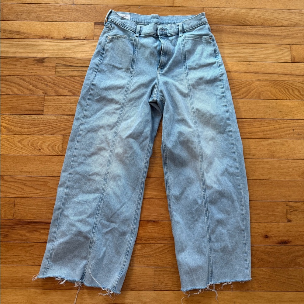 Gap Light Wash Wide Leg Jeans Distressed Hem Women’s Size 31 women’s 12